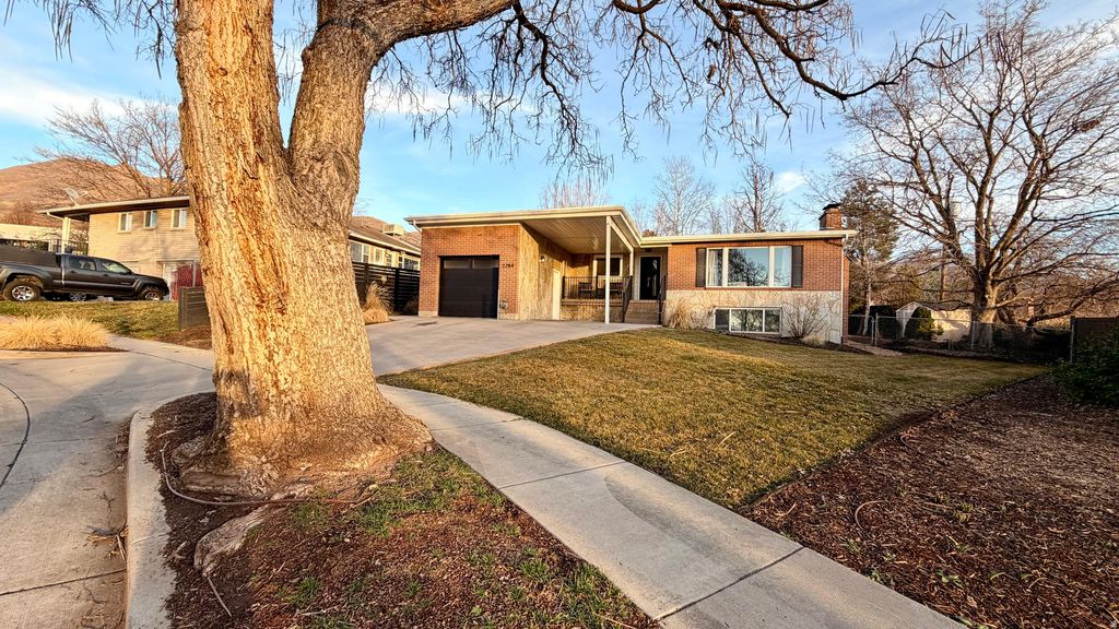 Photo of 2284 S BRENTWOOD CIR E, Salt Lake City, UT 84158 (MLS # 2140903)