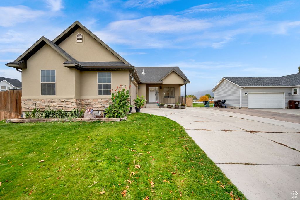Photo of 3523 N FLOWER ST, Eagle Mountain, UT 84005 (MLS # 2118280)