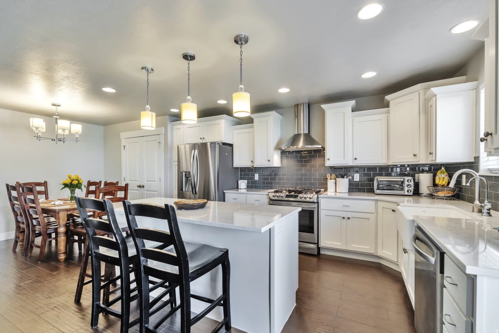 Photo of 1439 S DUNBAR LN W, Syracuse, UT 84075 (MLS # 2180837)