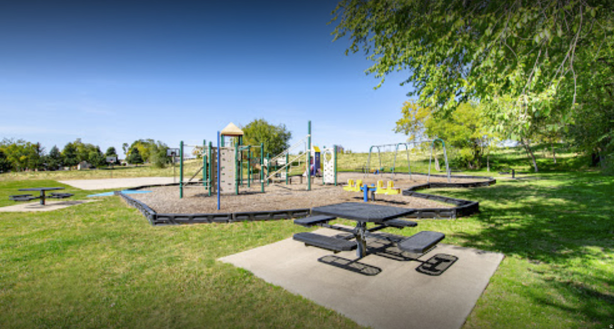 ROLLING HILLS ESTATES - Residential