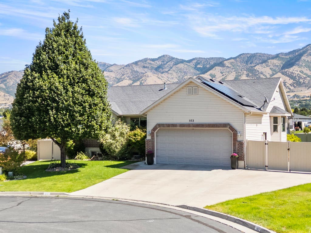 Photo of 572 WILLOW CIR, North Logan, UT 84341 (MLS # 2181215)
