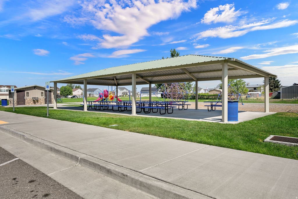 Photo of 3581 W 2500 S, Syracuse, UT 84075 (MLS # 2173468)
