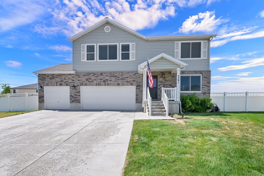 Photo of 3581 W 2500 S, Syracuse, UT 84075 (MLS # 2173468)