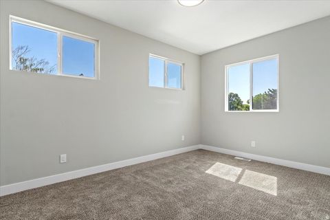 Tiny photo for 404 W 2700 S, Bountiful, UT 84010 (MLS # 2139451)