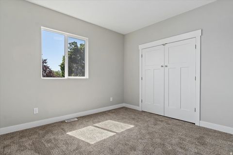 Tiny photo for 404 W 2700 S, Bountiful, UT 84010 (MLS # 2139451)