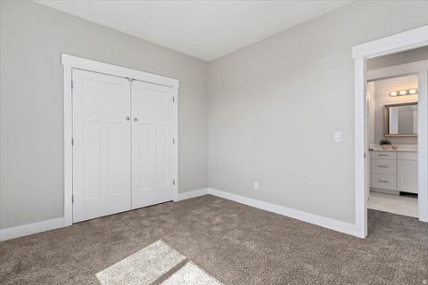 Tiny photo for 404 W 2700 S, Bountiful, UT 84010 (MLS # 2139451)