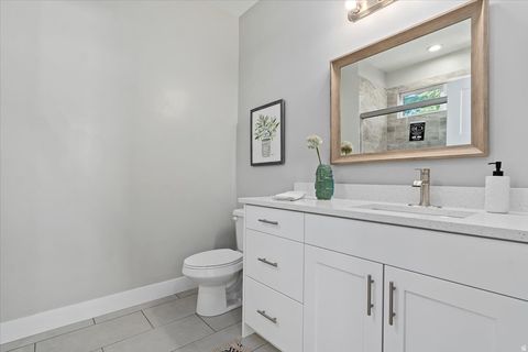 Tiny photo for 404 W 2700 S, Bountiful, UT 84010 (MLS # 2139451)