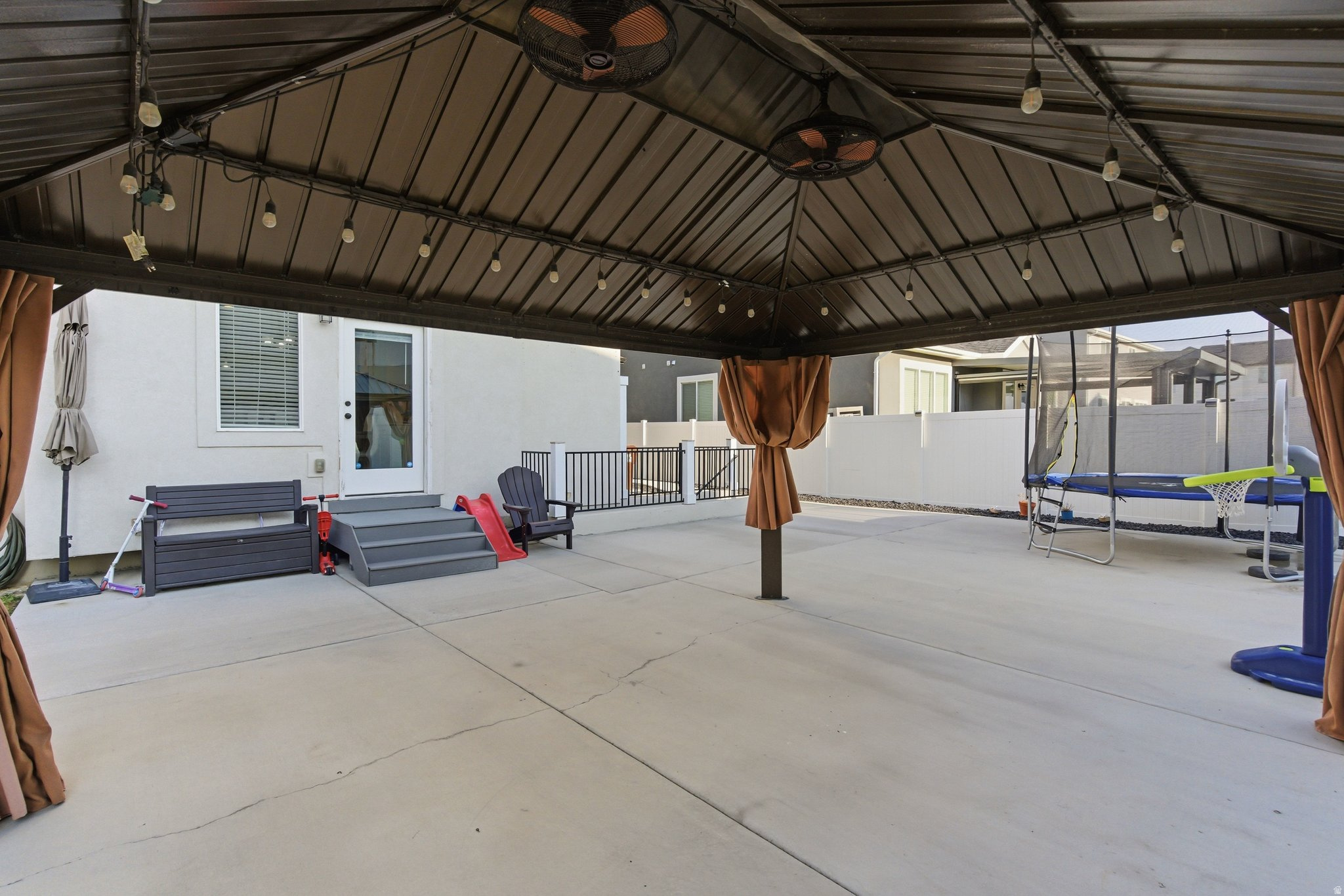 GATEWAY TO LITTLE VALLEY - Residential