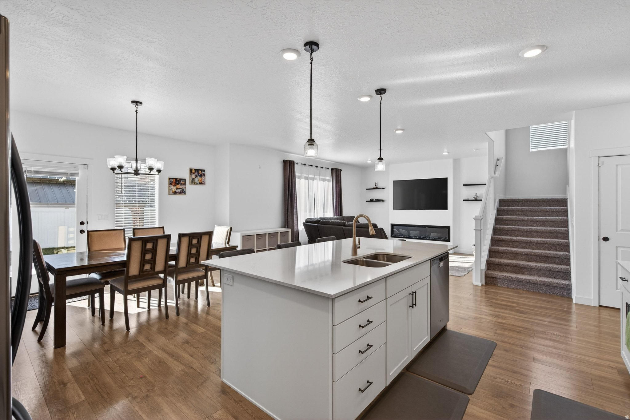 GATEWAY TO LITTLE VALLEY - Residential