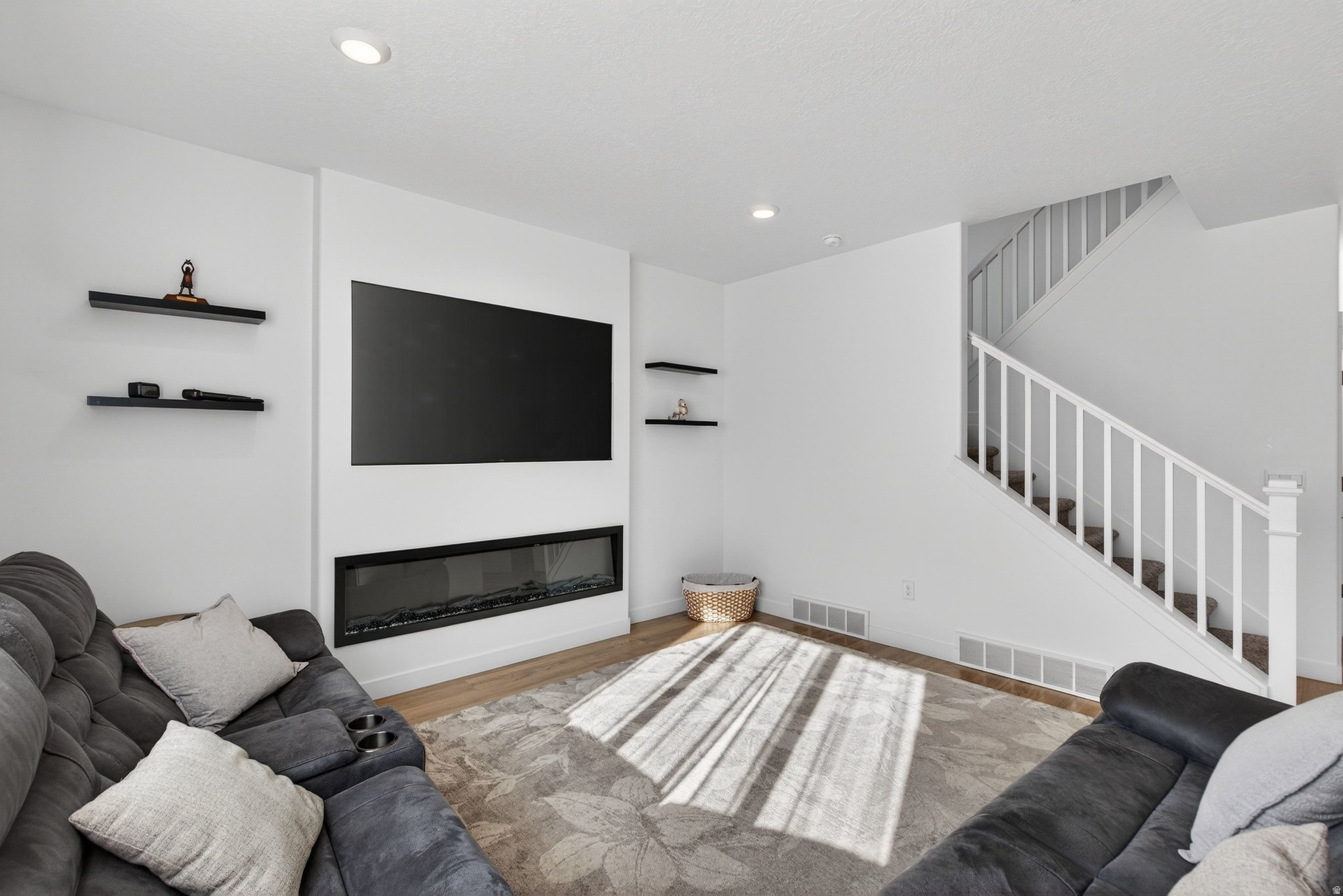 GATEWAY TO LITTLE VALLEY - Residential