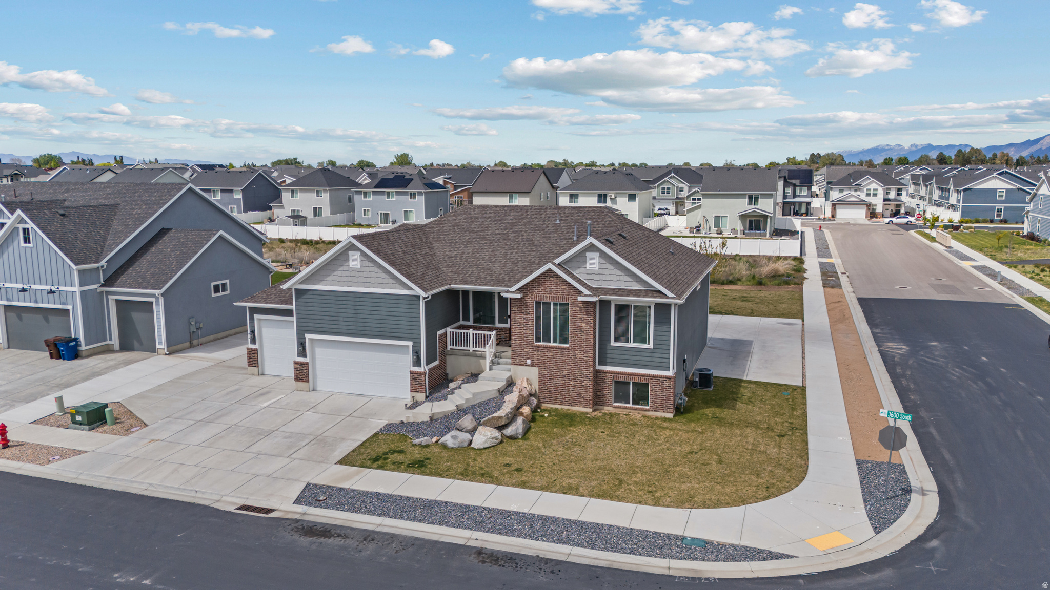 THE GROVE AT GREEN FARM - Residential