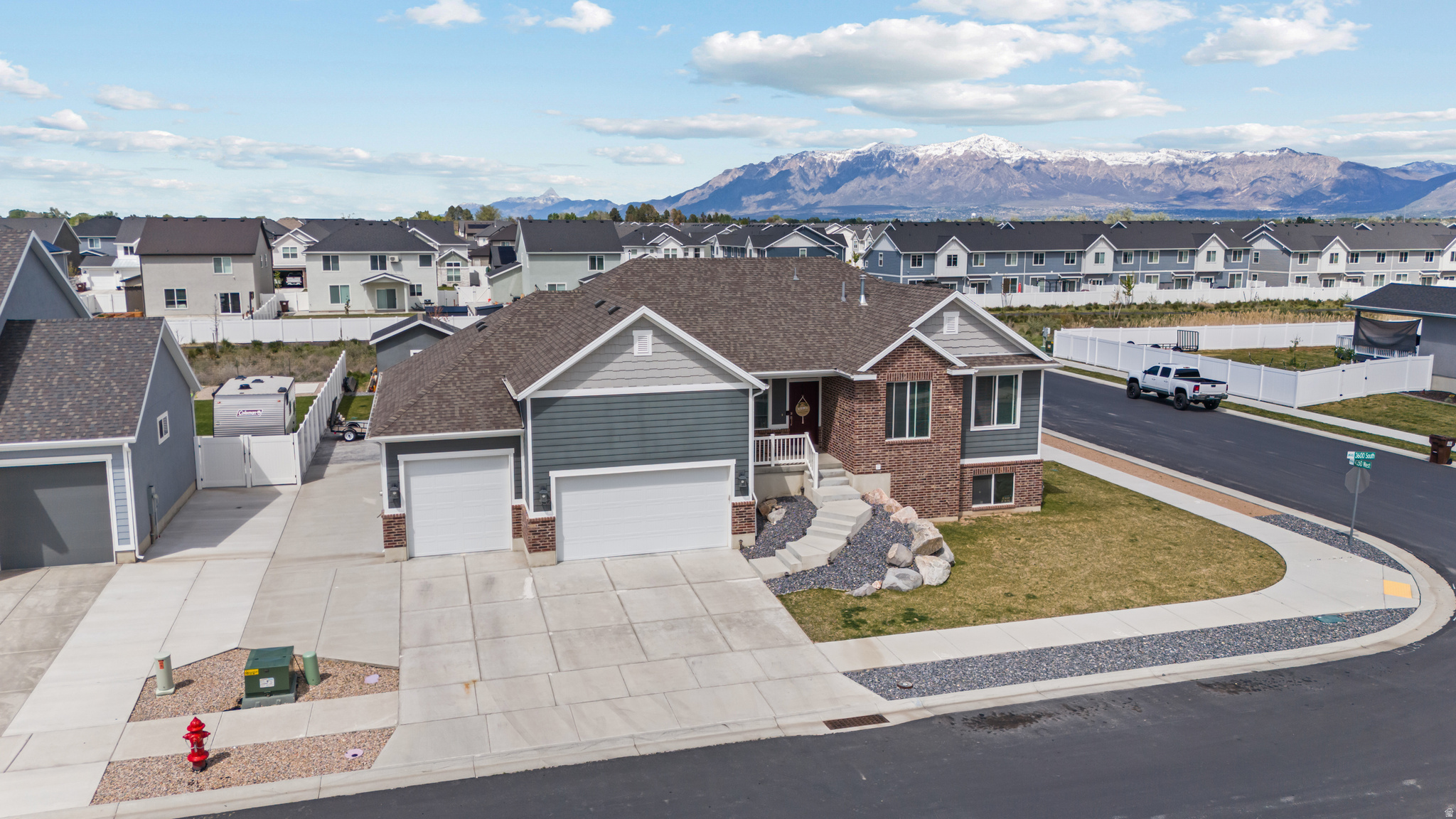 THE GROVE AT GREEN FARM - Residential