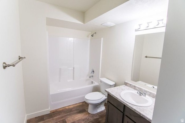 EASTON PARK - Residential Income