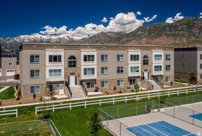 EASTON PARK - Residential Income