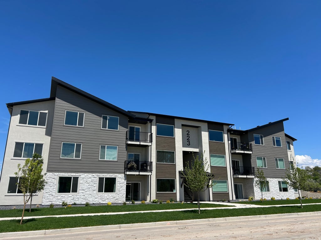 Photo of 287 E VOLUNTEER Dr S #9-303, Spanish Fork, UT 84660 (MLS # 2167154)