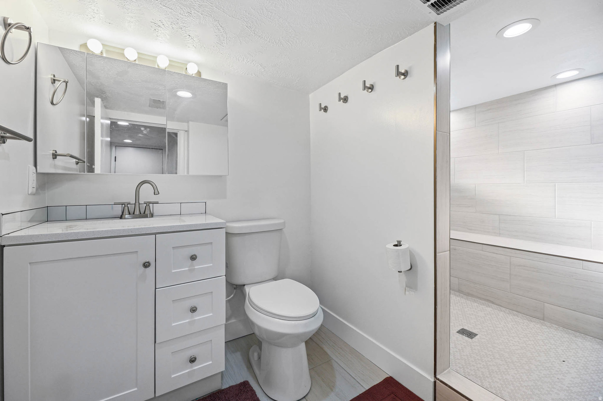 COUNTRY CLUB GARDEN - Residential