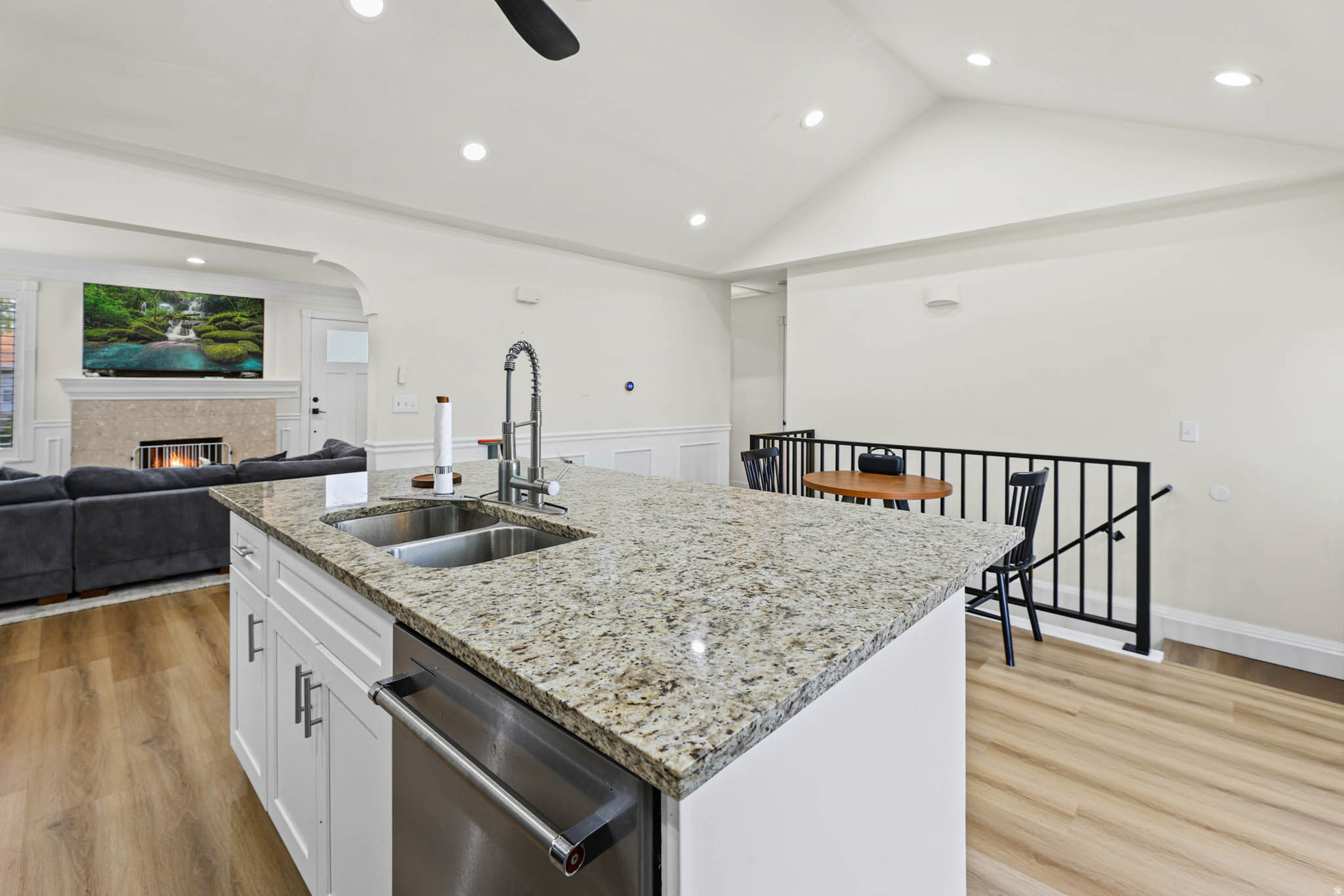 COUNTRY CLUB GARDEN - Residential