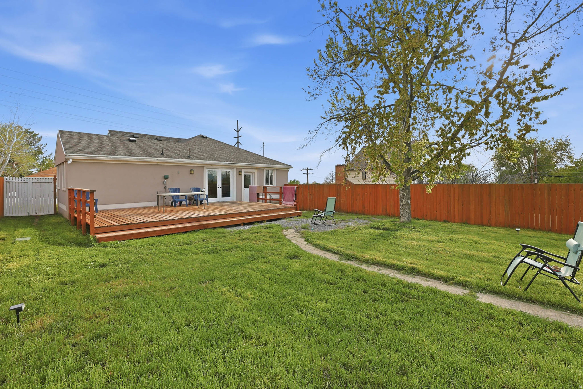 COUNTRY CLUB GARDEN - Residential