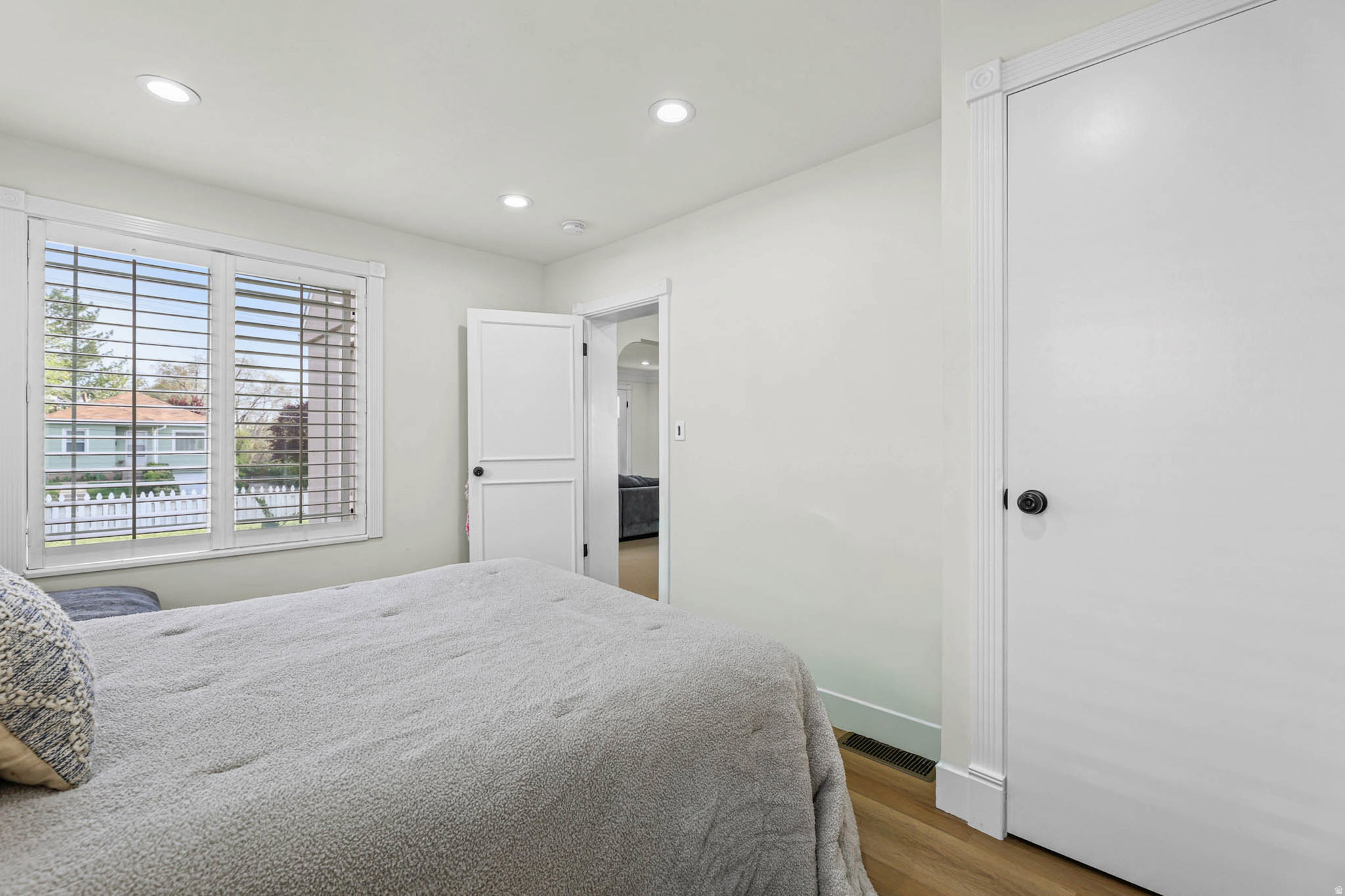 COUNTRY CLUB GARDEN - Residential