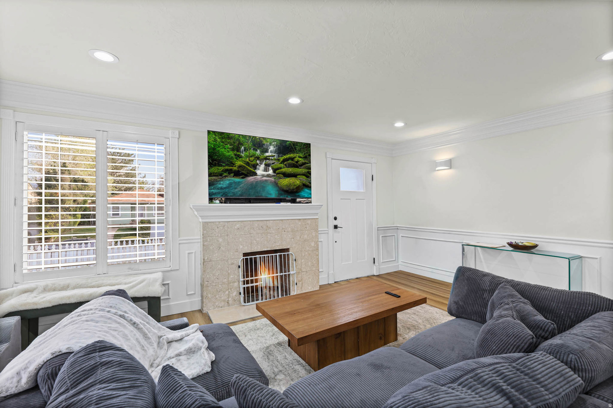 COUNTRY CLUB GARDEN - Residential