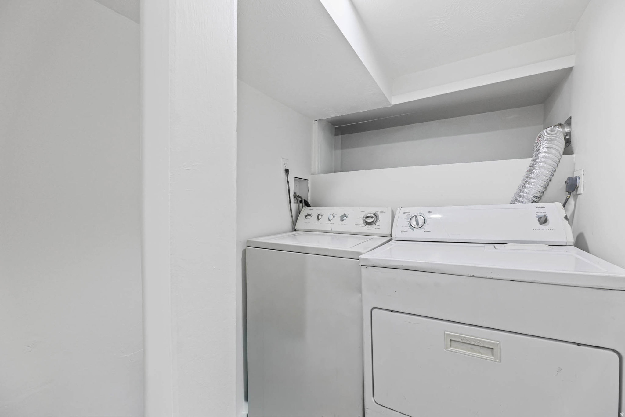 COUNTRY CLUB GARDEN - Residential