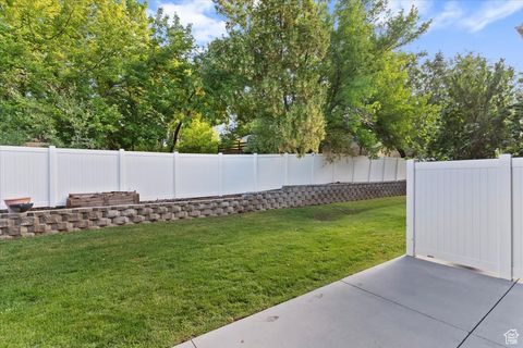 Tiny photo for 772 N CRIMSON CT, Kaysville, UT 84037 (MLS # 2115228)