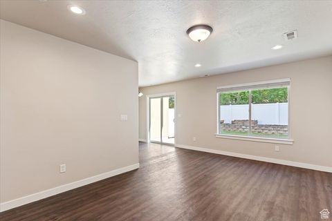 Tiny photo for 772 N CRIMSON CT, Kaysville, UT 84037 (MLS # 2115228)