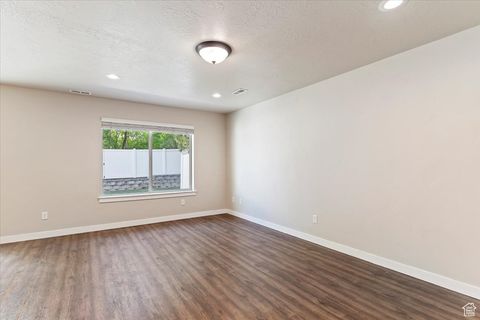 Tiny photo for 772 N CRIMSON CT, Kaysville, UT 84037 (MLS # 2115228)
