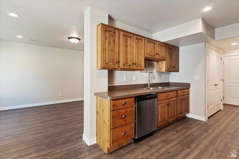 Tiny photo for 772 N CRIMSON CT, Kaysville, UT 84037 (MLS # 2115228)