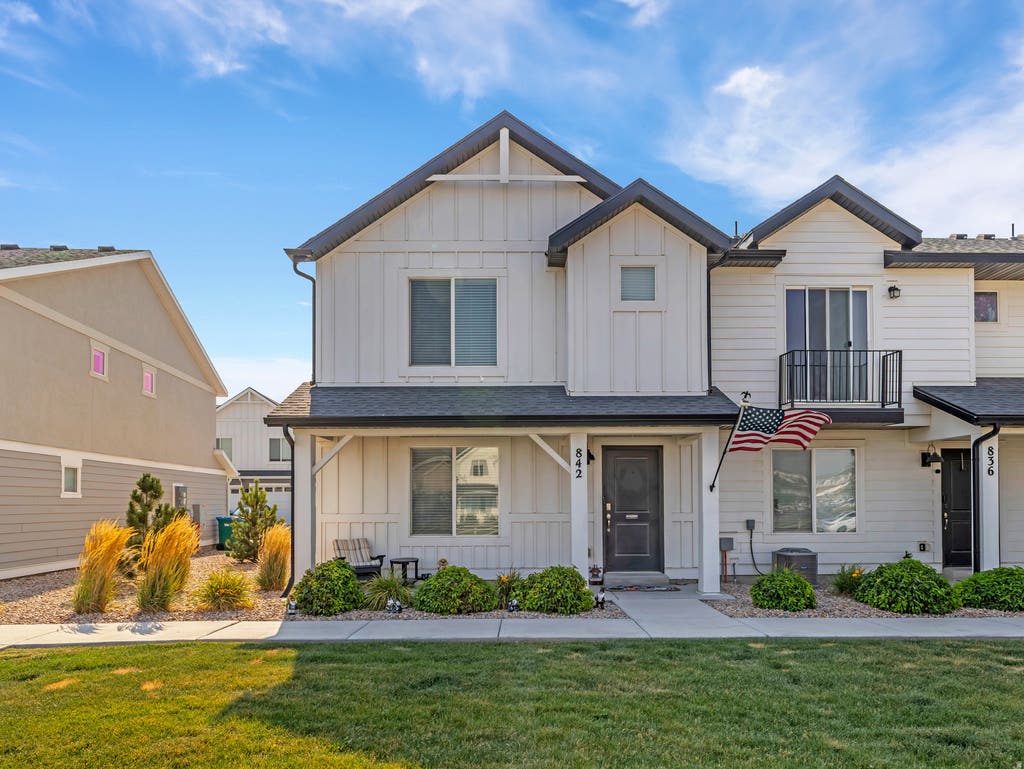 Photo of 842 N OLD RANCH RD, Lehi, UT 84043 (MLS # 2176668)