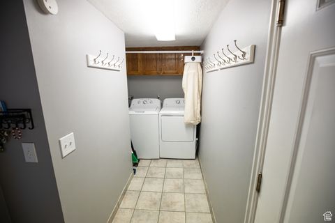 Tiny photo for 2204 E COUNTRY VIEW LN S, Cottonwood Heights, UT 84121 (MLS # 2117037)