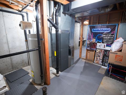 Tiny photo for 2204 E COUNTRY VIEW LN S, Cottonwood Heights, UT 84121 (MLS # 2117037)