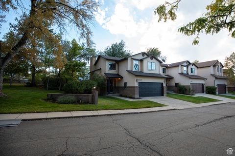 Tiny photo for 2204 E COUNTRY VIEW LN S, Cottonwood Heights, UT 84121 (MLS # 2117037)
