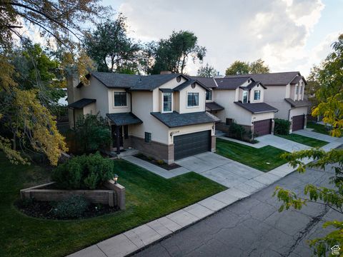 Tiny photo for 2204 E COUNTRY VIEW LN S, Cottonwood Heights, UT 84121 (MLS # 2117037)