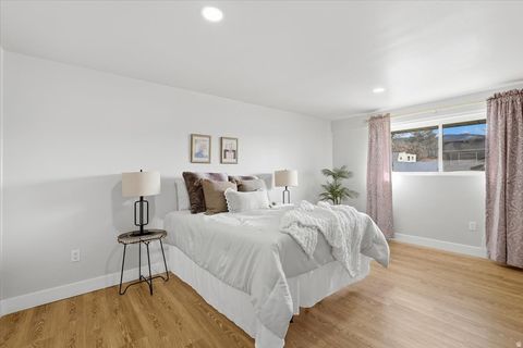 Tiny photo for 291 E 1950 S, Bountiful, UT 84010 (MLS # 2135731)