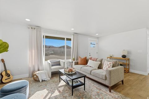 Tiny photo for 291 E 1950 S, Bountiful, UT 84010 (MLS # 2135731)