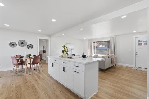 Tiny photo for 291 E 1950 S, Bountiful, UT 84010 (MLS # 2135731)