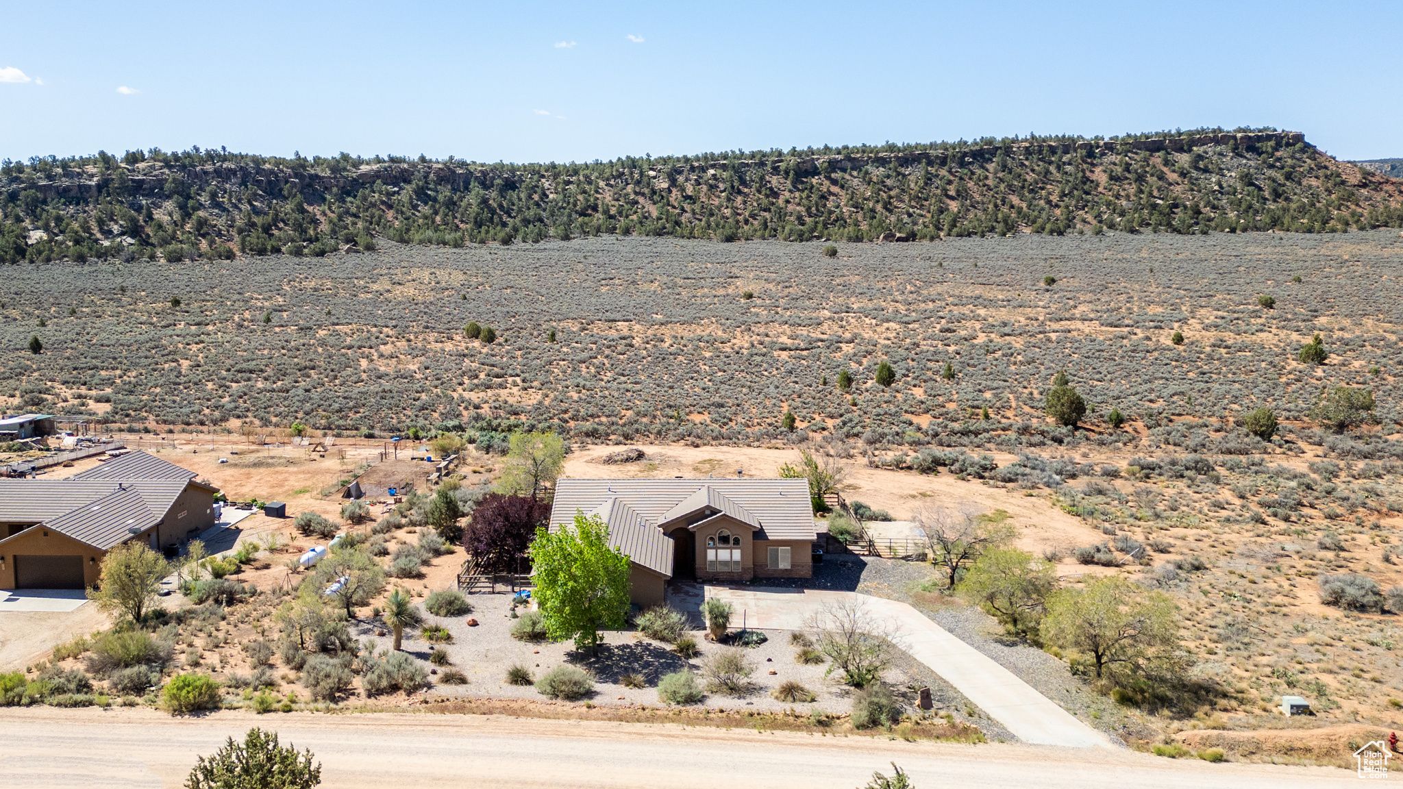 881 W Smithsonian Way, Apple Valley, Utah image 1