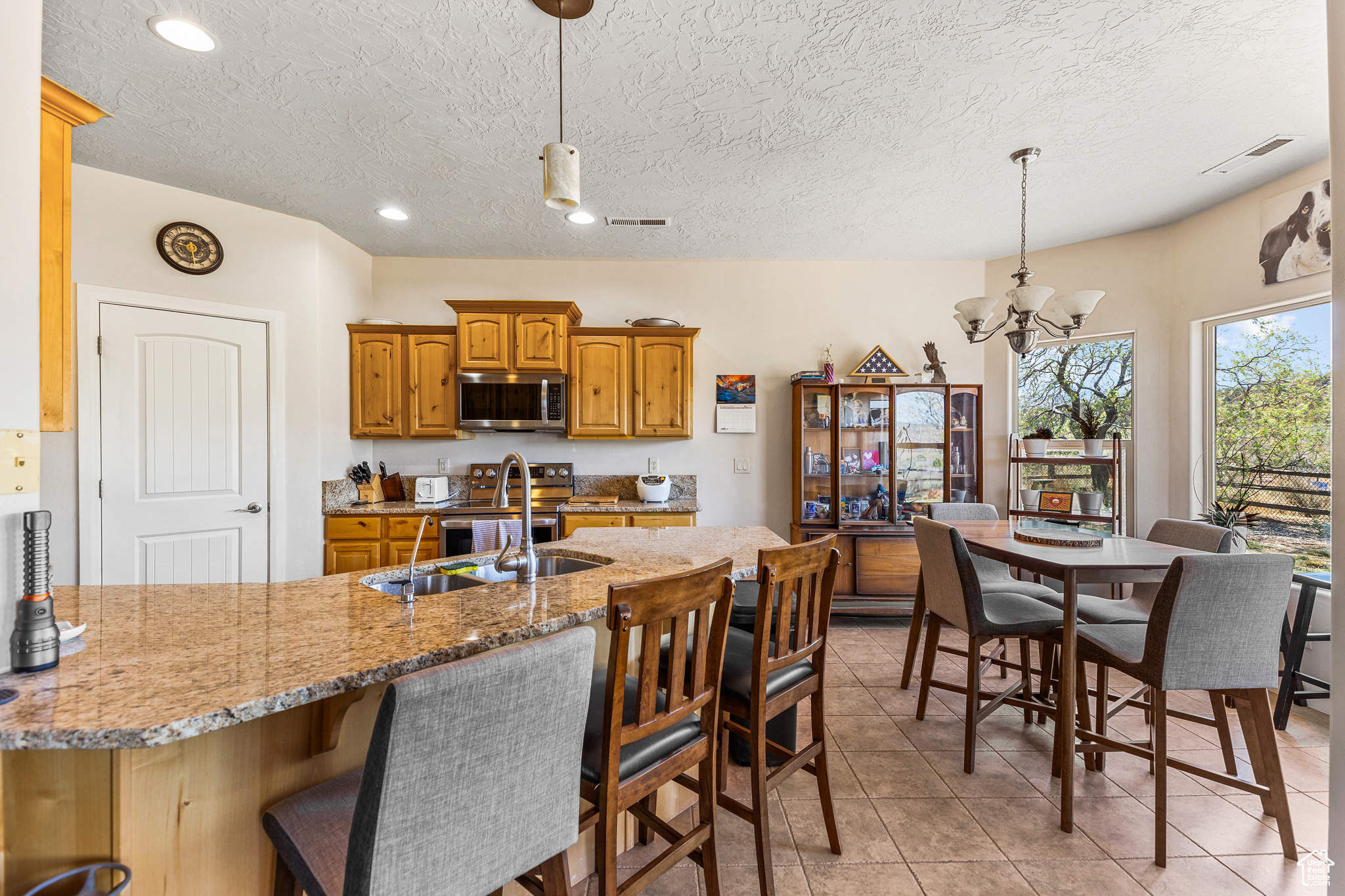881 W Smithsonian Way, Apple Valley, Utah image 12