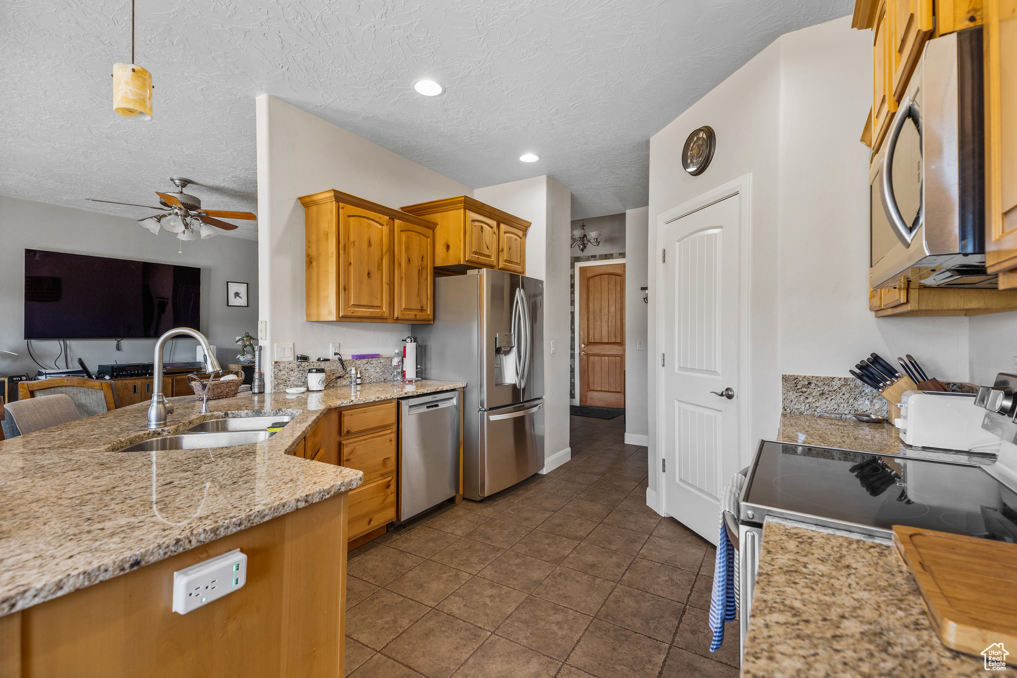 881 W Smithsonian Way, Apple Valley, Utah image 14