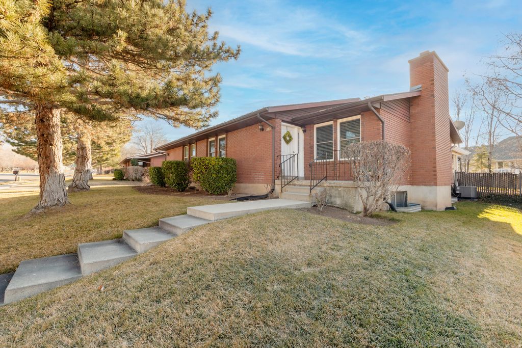 Photo of 2404 E 4500 S, Holladay, UT 84117 (MLS # 2134078)