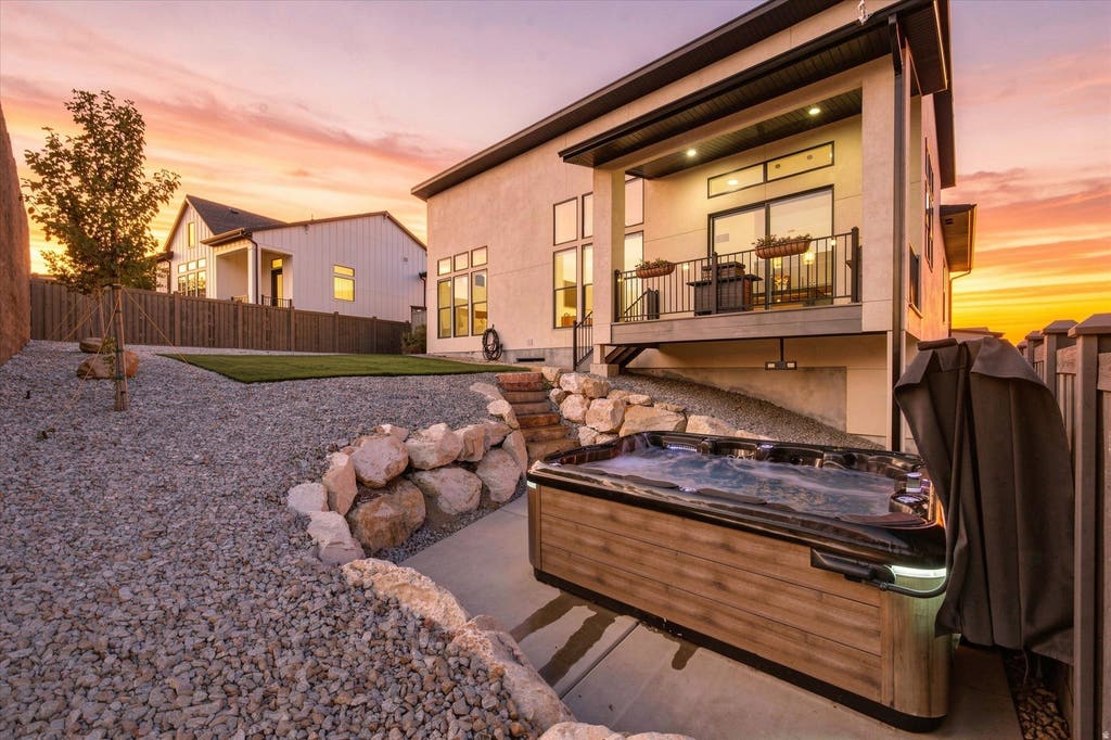 Photo of 1874 W OAKRIDGE DR N, Lehi, UT 84043 (MLS # 2180728)