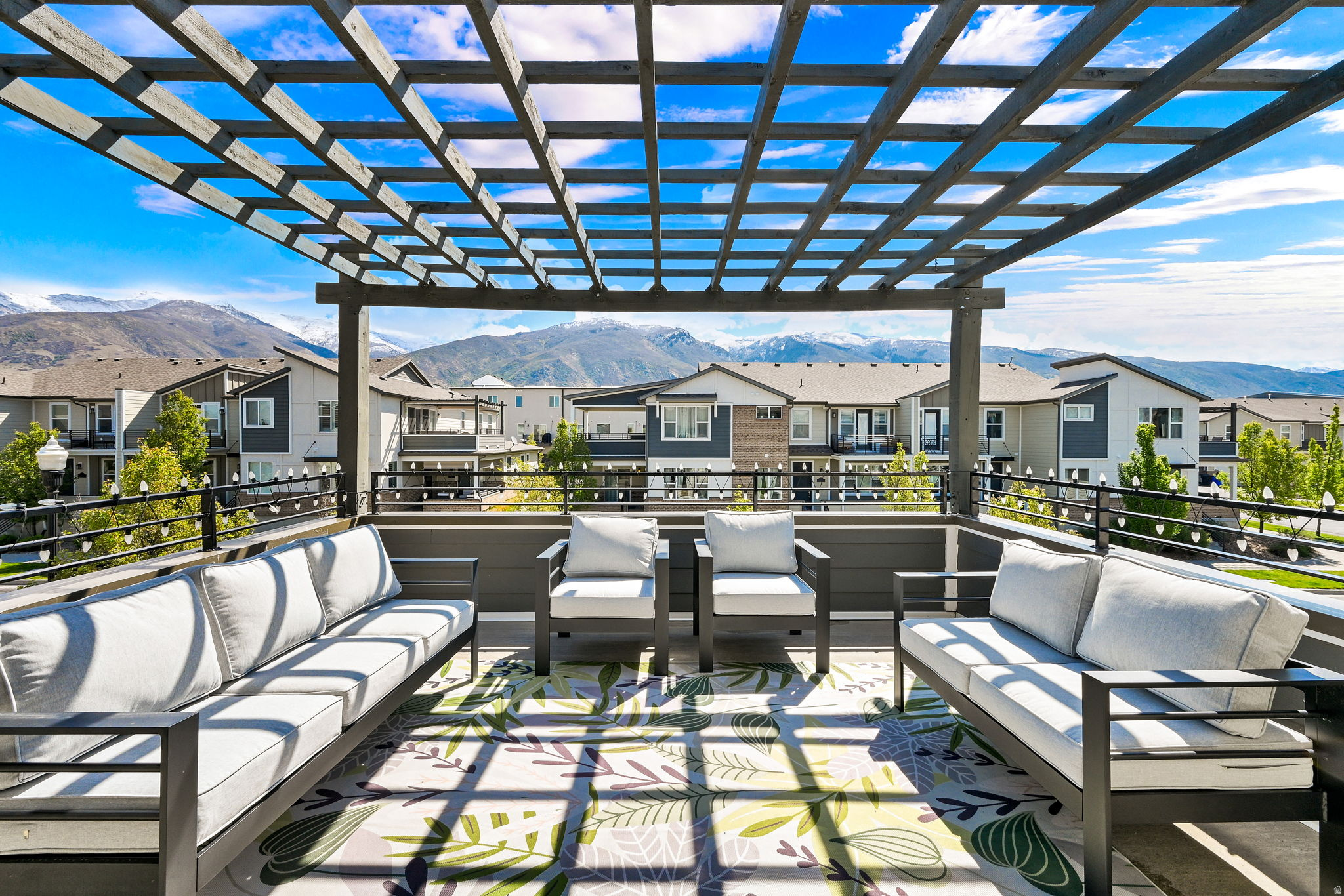 AVENUES AT THE STATION - Residential