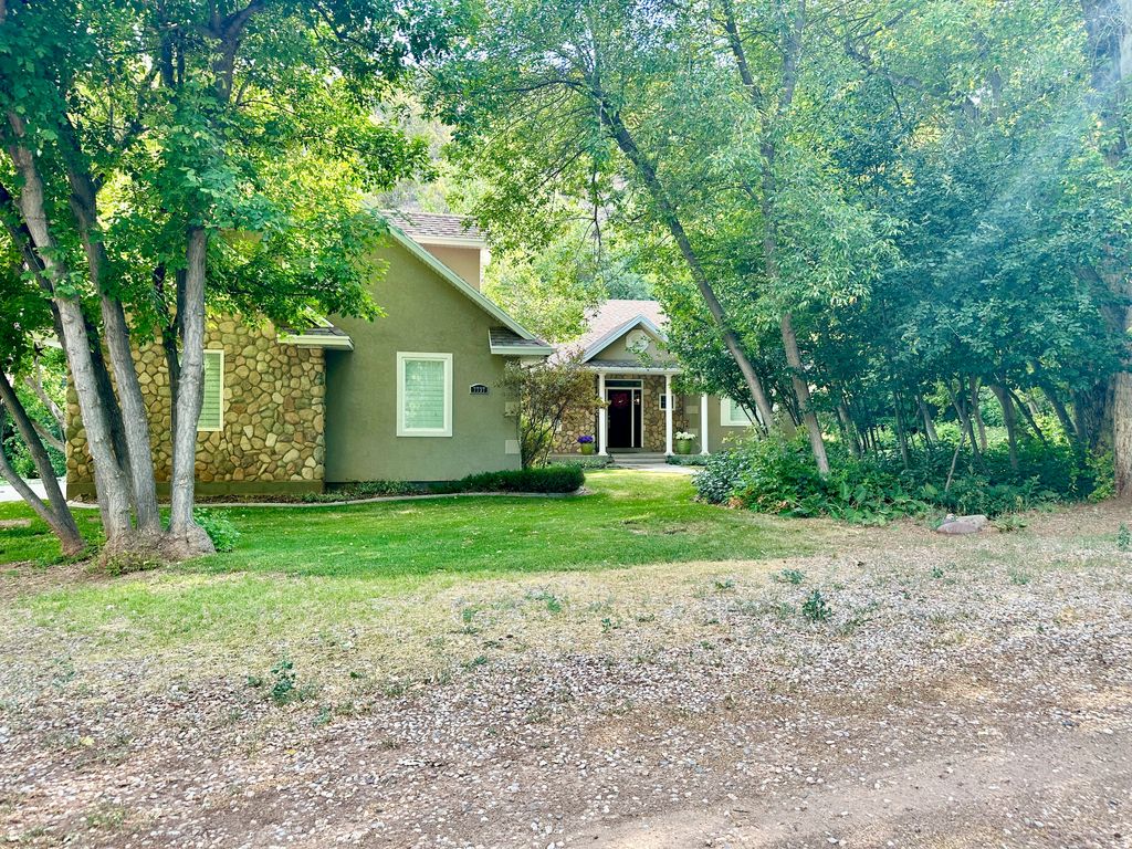 Photo of 7737 W SAWTOOTH CV N, Vernal, UT 84078 (MLS # 2139051)