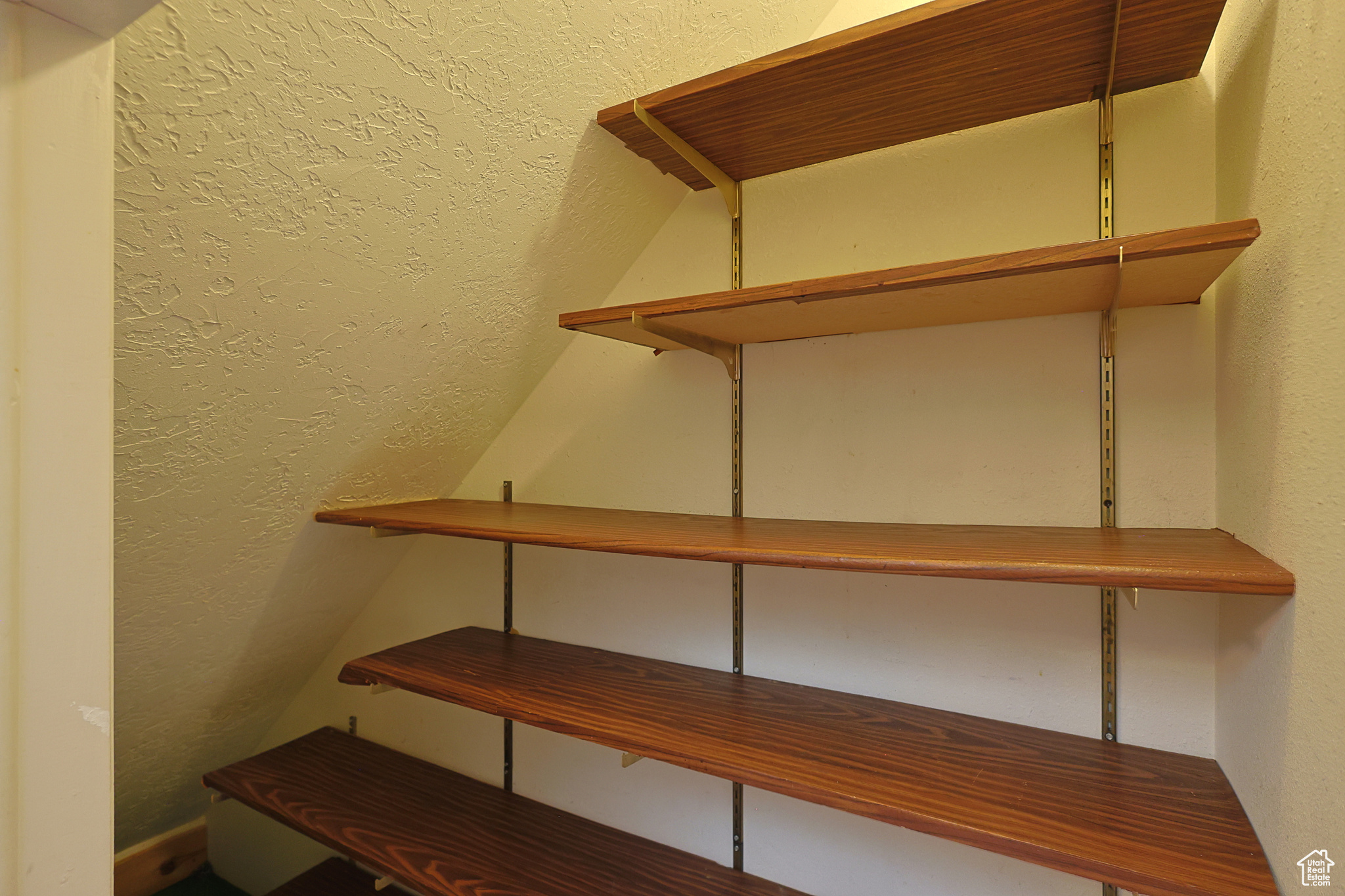 WHITE BARN - Residential Income