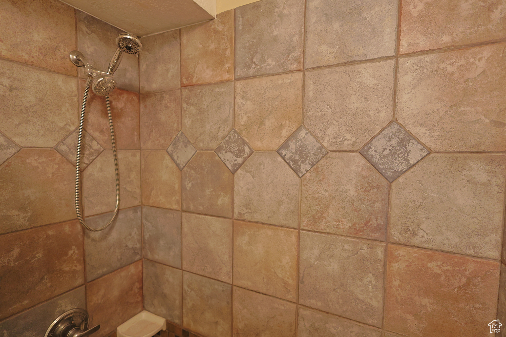 WHITE BARN - Residential Income