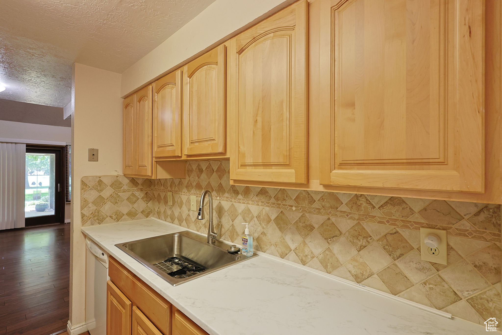 WHITE BARN - Residential Income