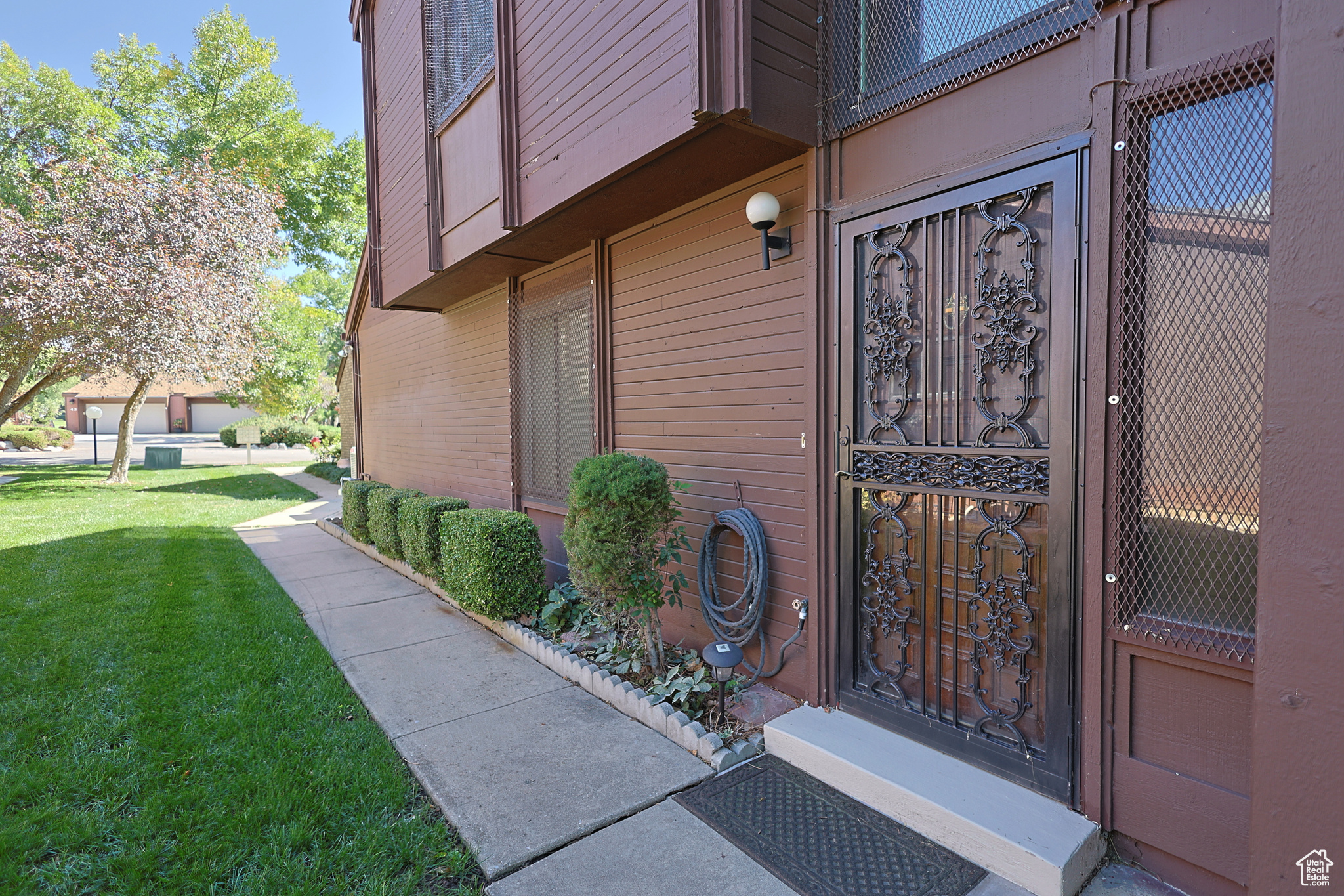 WHITE BARN - Residential Income