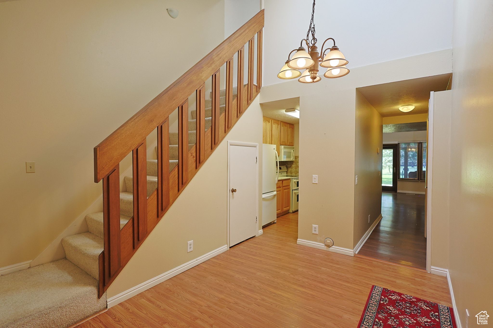 WHITE BARN - Residential Income