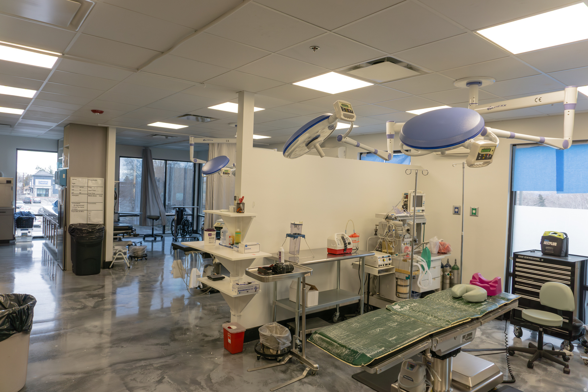 OVERLOOK - Commercial Lease